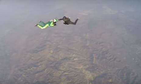 Sky Diver Successfully Jumps From 25,000 Feet Without Parachute Over California desert