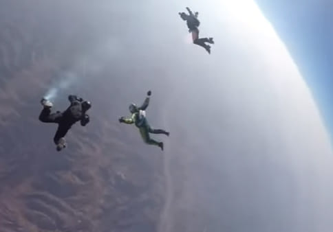 Sky Diver Successfully Jumps From 25,000 Feet Without Parachute Over California desert
