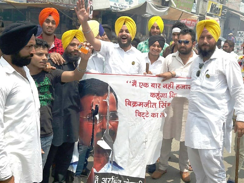 protest, youth akali protest, akali distroy AAP poster, pathankot, amritsar