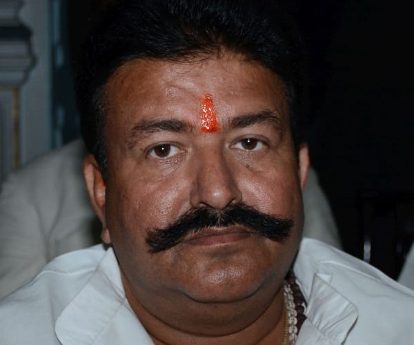 Minister of Uttar Pradesh abuses an officer.