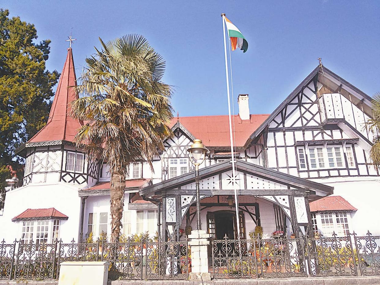 Demolition plan to build Raj Bhavan anew, preparing to sit the governor in Peterhof