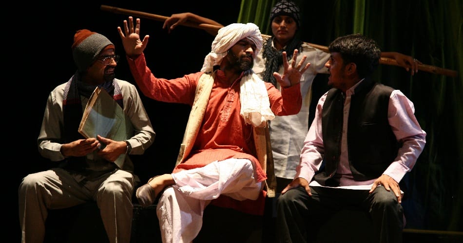 'jati hi puncho sadhu ki' play at taigore theatre chandigarh