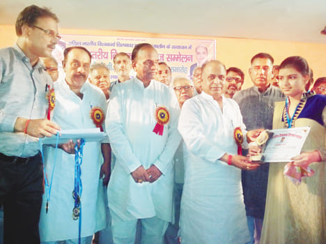  vishvakarma samaaj ke medhaavee sammaanit Vishwakarma Society honored meritorious