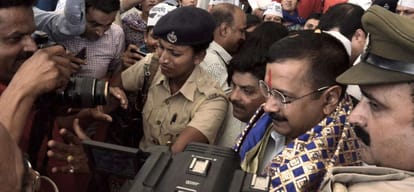 kejriwal distributes elections responsibility to his ministers
