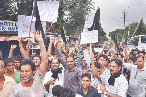 bsp worker against dhamma chetna yatra in agra