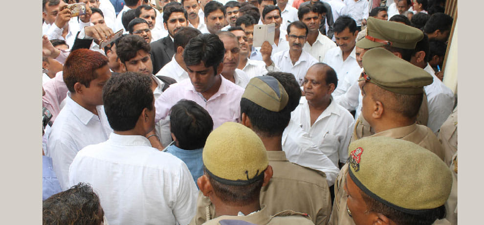 A question on the disclosure of police, the accused does not know the exact name and address