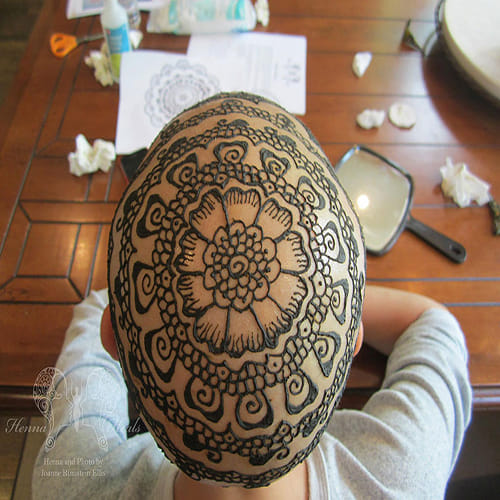 Henna Tattoo Crowns Help Cancer Patients 