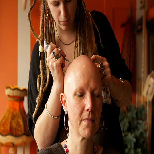 Henna Tattoo Crowns Help Cancer Patients 