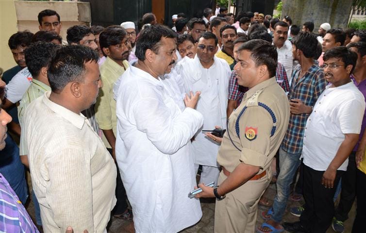 Police raid in Babri Mandi
