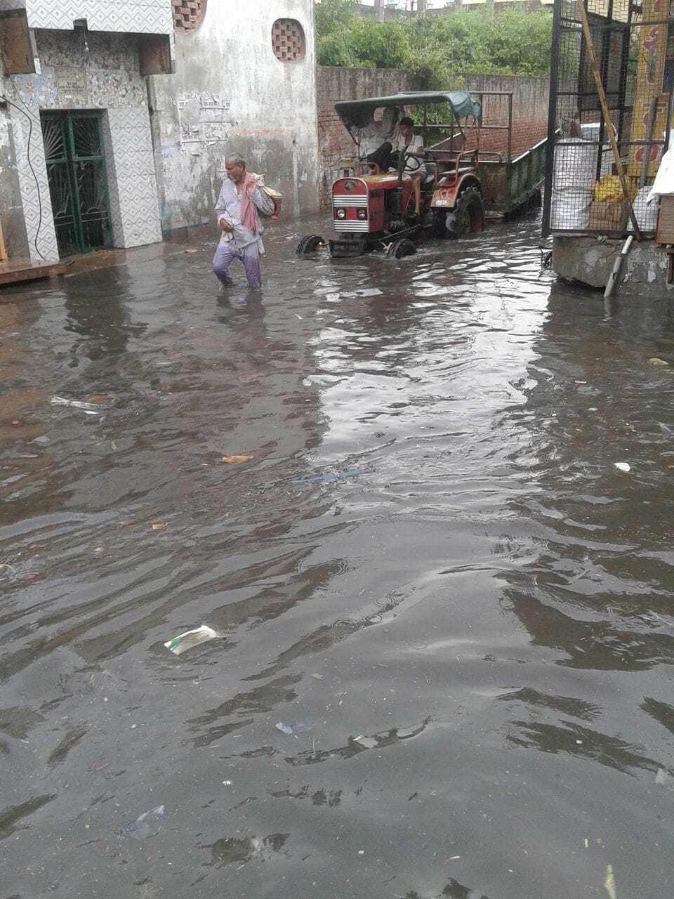 Flood like situation in Agra-Matura region due to heavy rains