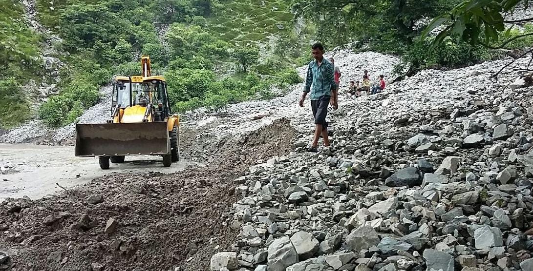 Clthy National Highway was closed again by half