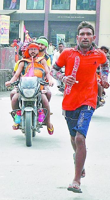 Ganga Shiwalyon ran towards the postal Kanvdia
