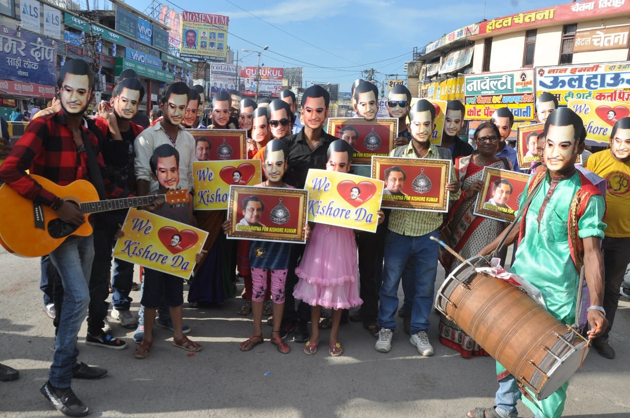 people celeberate kishore kumar's birth anniversory