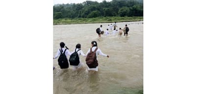 students risking their lives to reach school by crossing a khadd in kangra himachal pradesh