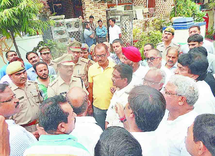 Ganganagar home in robbery of business