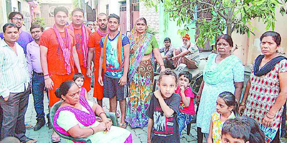 Meerut 150 pilgrims stranded at Badrinath route