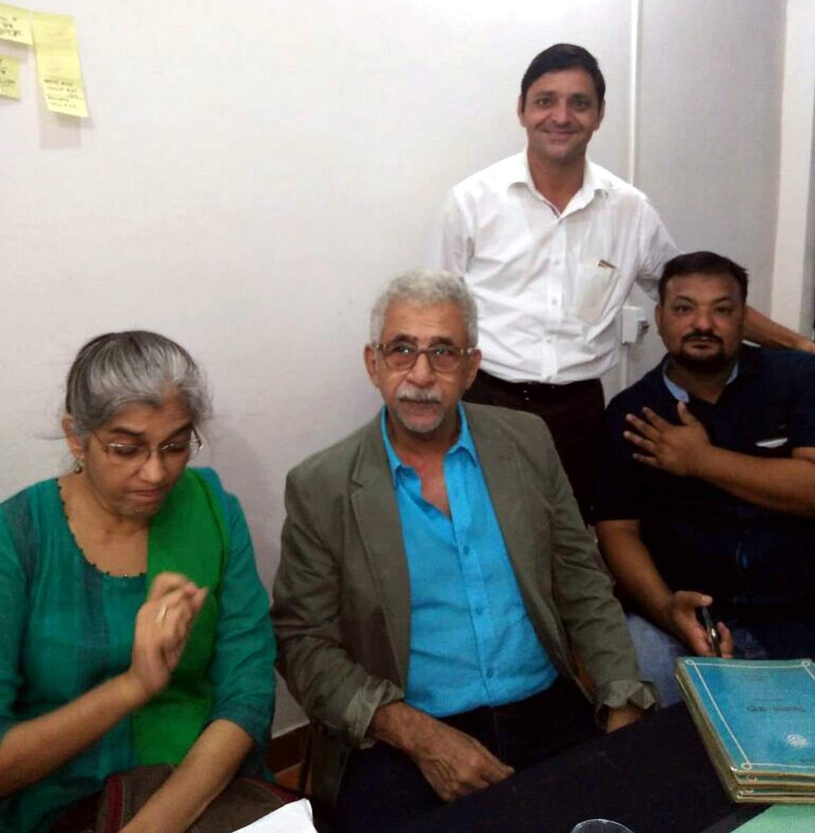 naseeruddin shah reached registrar office with wife ratna pathak shah.