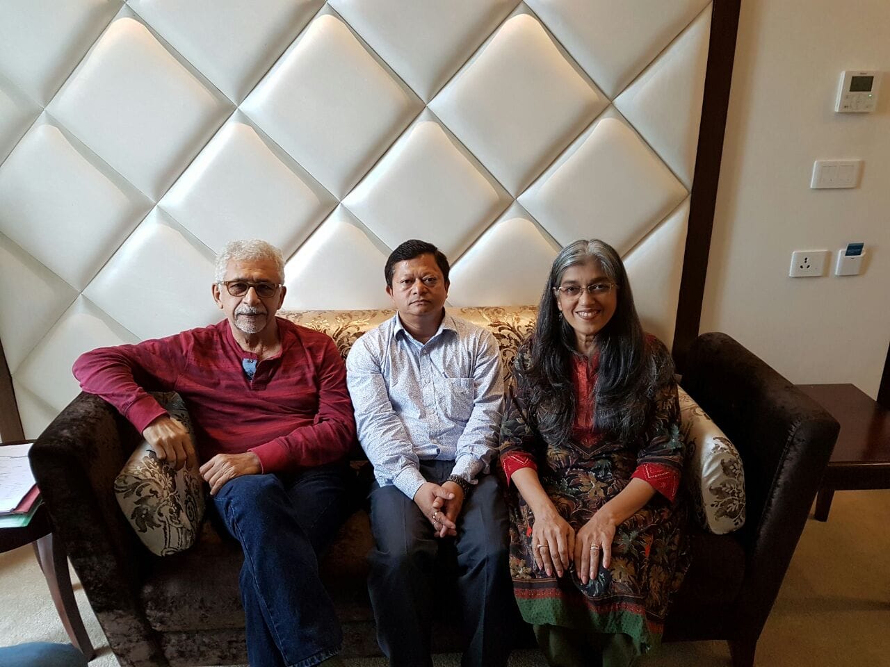naseeruddin shah reached registrar office with wife ratna pathak shah.