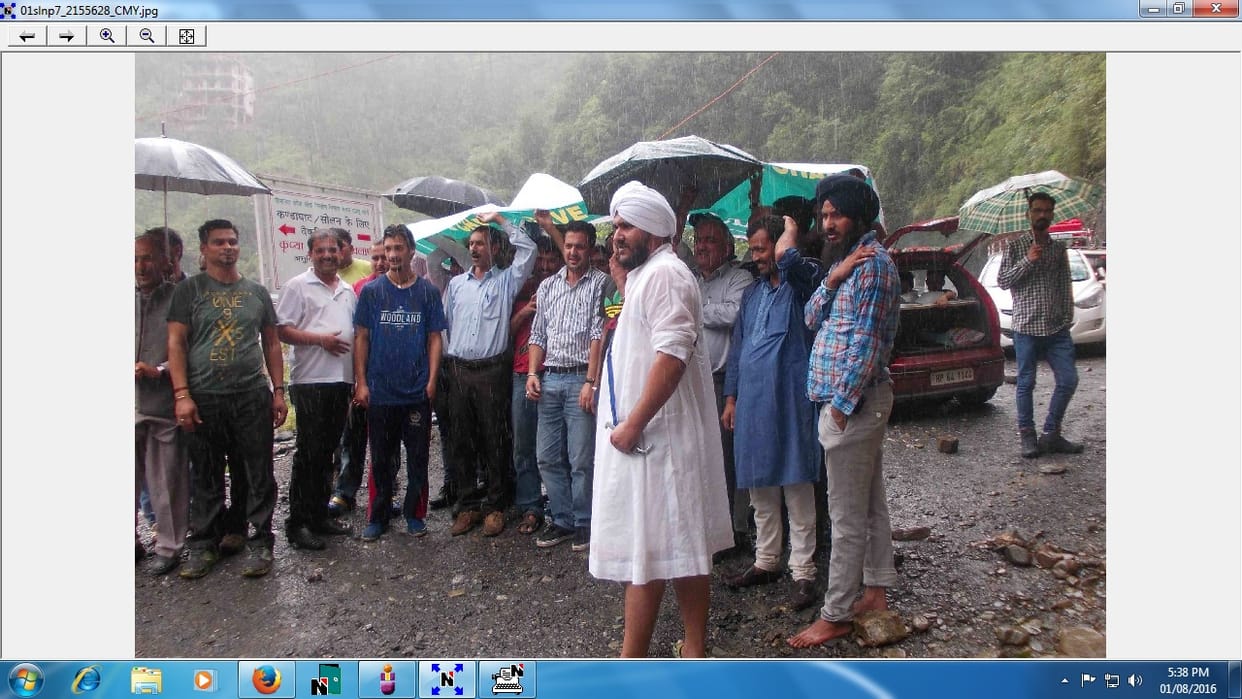 aggitation on kandaghat-chayal road 