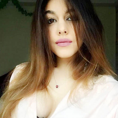 pooja bedi daughter setting fire on instagram by her hot pics