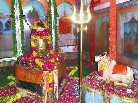 Descended on the second Monday of Sawan Shiwalyon Shivbkt