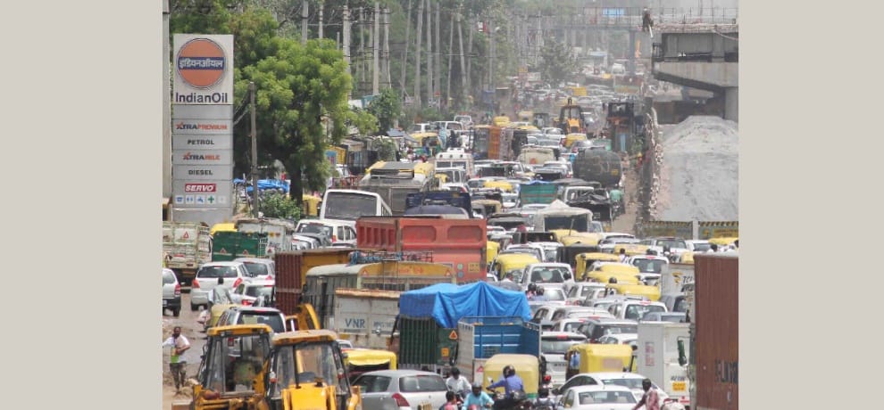 faridabad highway bady jam through traffic, under is water logged