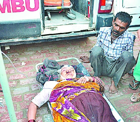 Tata Magic upturned, 20 injured , four in critical condition