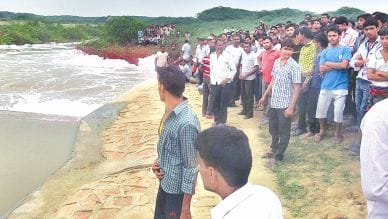 three teens immersed in Yamuna karban river, three rescued