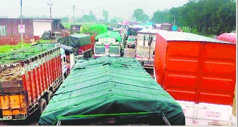  Bareilly - Lucknow highway nine hours jam