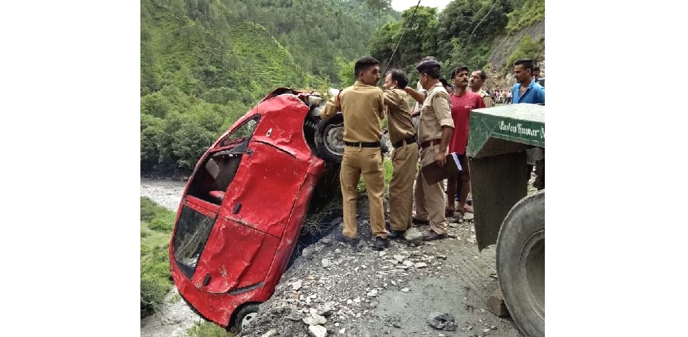 Two car falls in to river, two died, three missing.