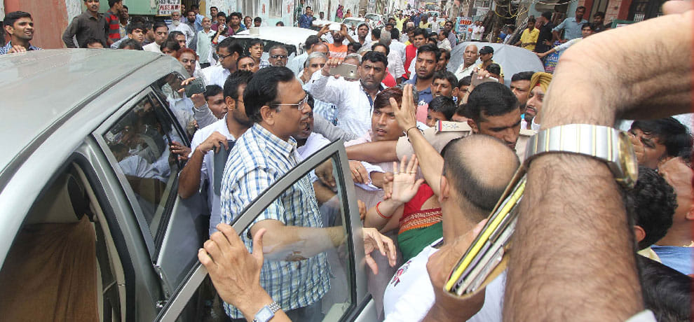 Woman and two children killed in a house collapse, arrived at the scene minister and leader