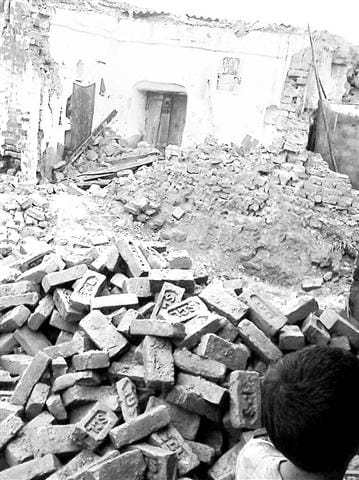 Collapsed wall outlet, child deaths