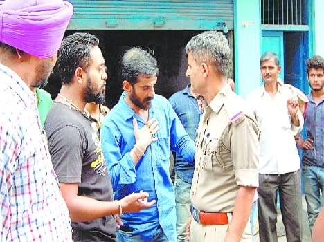 student beat in bilaspur collage by out sider, four arrested by police