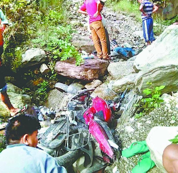 Two killed by being hit by debris, one injured