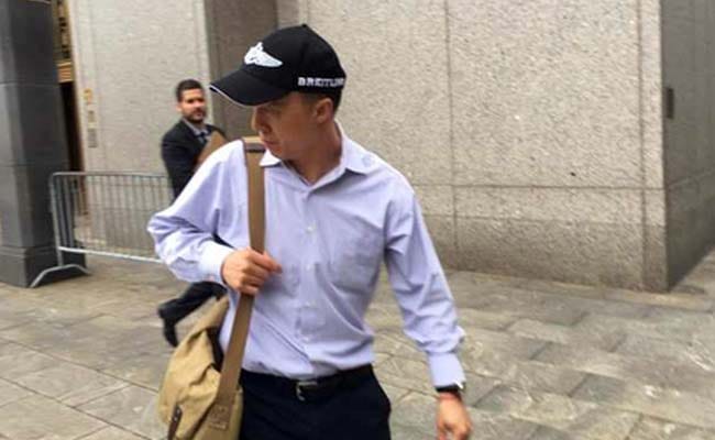 FBI employee pleads guilty to acting as chinese agent
