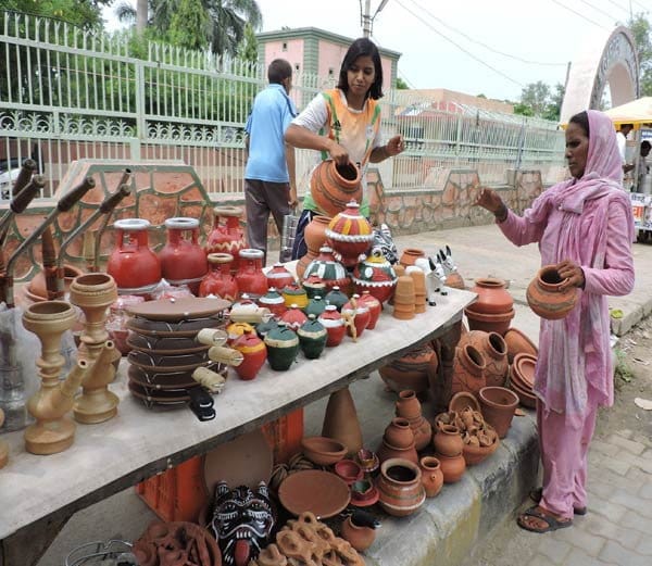 haryana women kabaddi team captain nirmala forced to selling kitchanware in market 