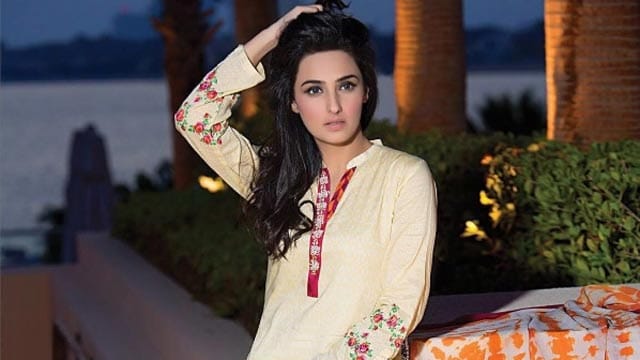 Pakistan actress Momal sheikh debut in bollywood