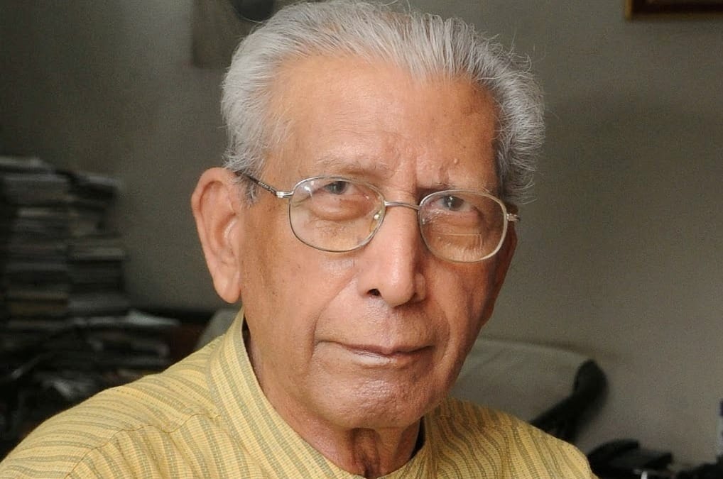 Debate over Namvar singh Birthday celebration