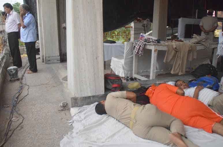 police negligence pictures goes viral