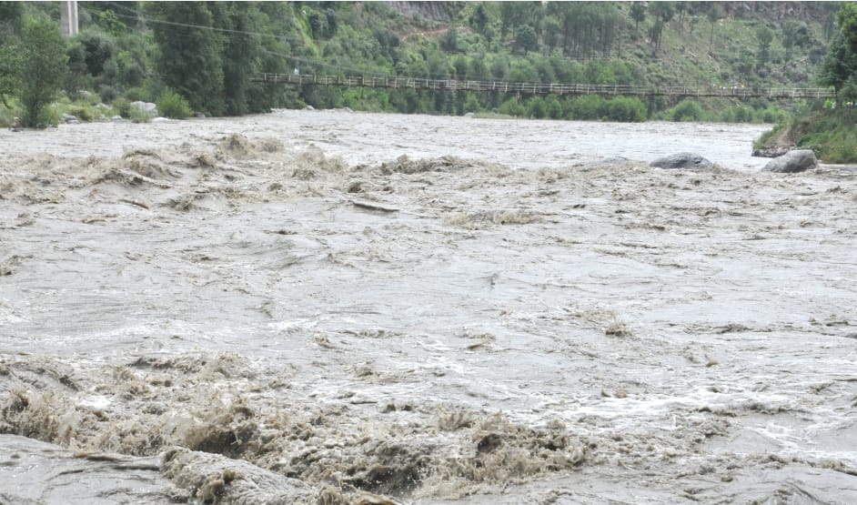 Heavy rainfall continues in Himachal, read updates.