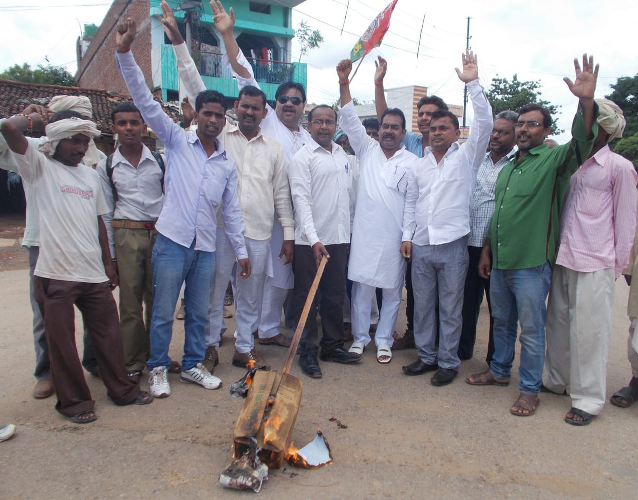 oppose against price rise