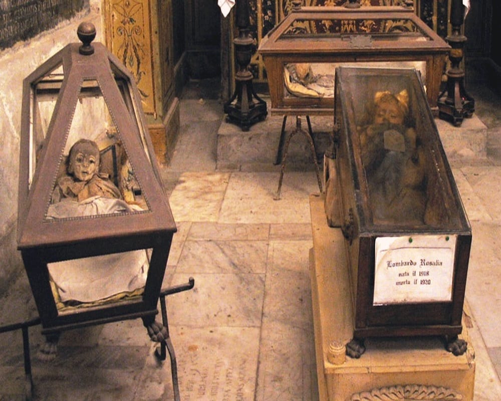 Girl Died 100 Years Ago But Still Opens And Closes Her Eyes