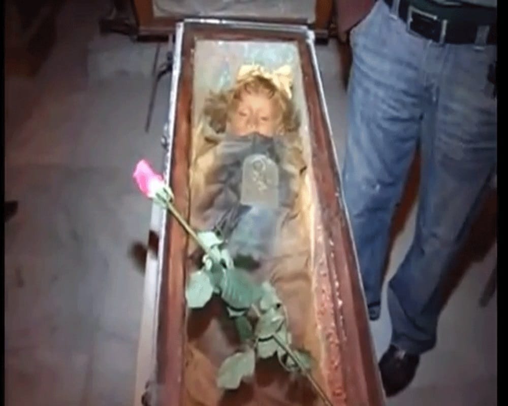 Girl Died 100 Years Ago But Still Opens And Closes Her Eyes