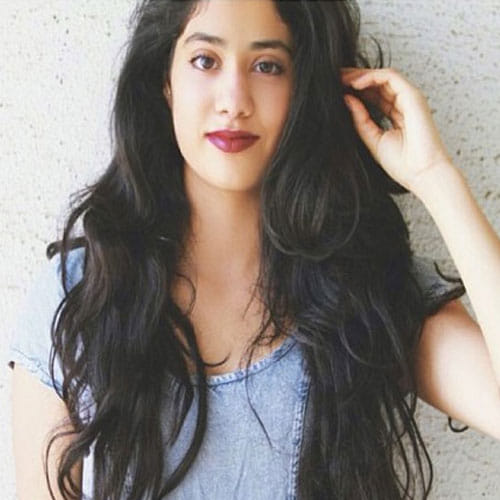 jhanvi kapoor doing liplock with her boyfriend
