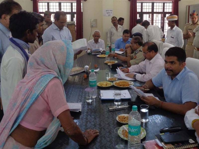 tatparata se karen shikaayaton ka nistaaran: kamishnar