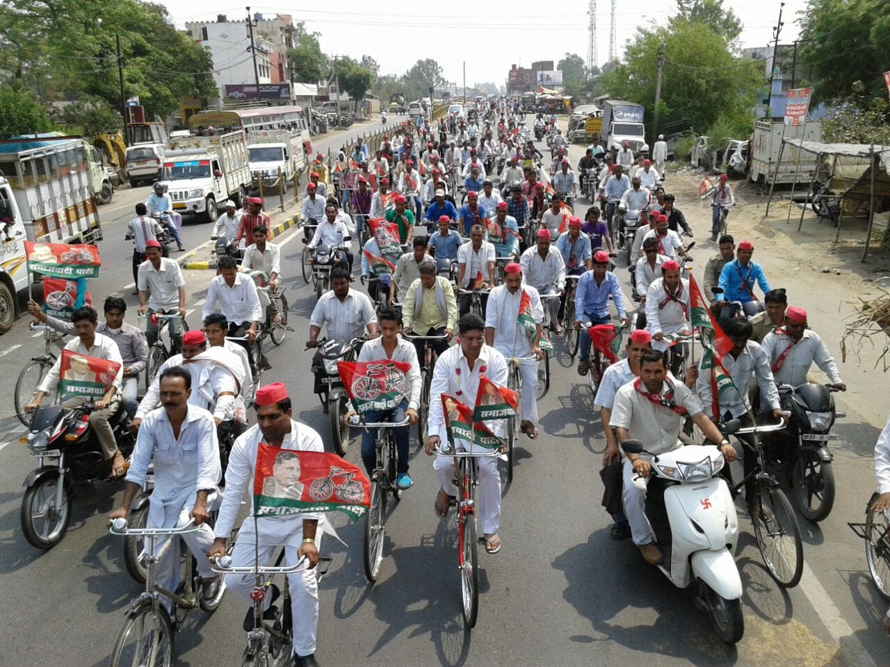 cycle yatra of satpal yadav in garhmukteshwar 