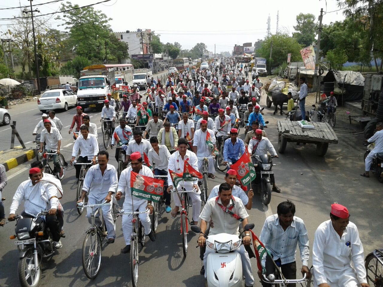 cycle yatra of satpal yadav in garhmukteshwar 