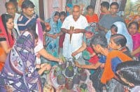 shivratri, people pray in temple, holy water, kaithal