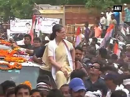 Sonia Gandhi begins road show in PM Modi’s bastion