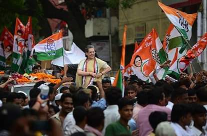 Sonia Gandhi's road show in PM Narendra Modi's constituency